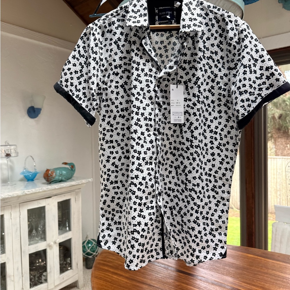 Men's Black & White Floral Short-Sleeve Button-Up Shirt